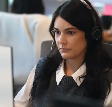 Focused Discover employee computer